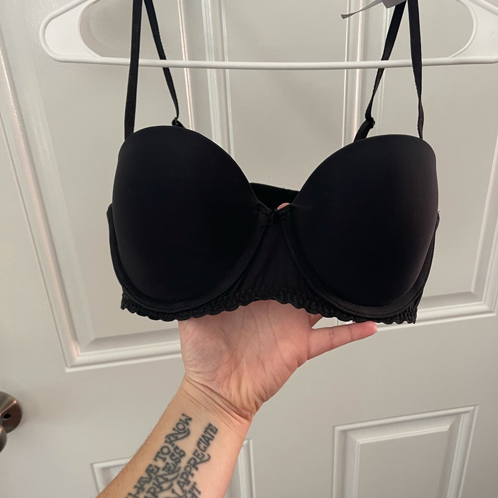 Black strapless bra 36B
